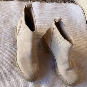 Shoes for women, leather material, brand dolce vita, condition good